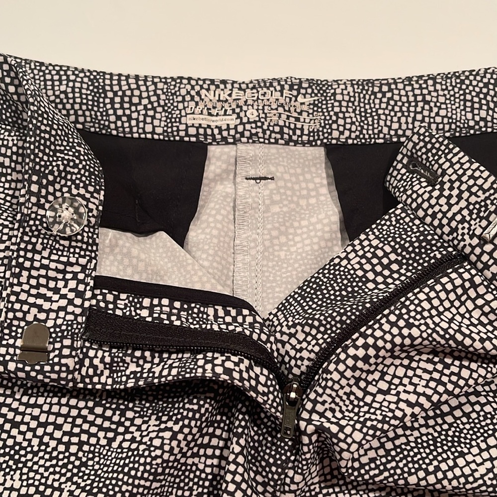 EUC NikeGolf women’s size 4 shorts - Picture 3 of 8